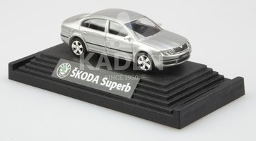 Škoda SuperB strieborná farba "KADEN"