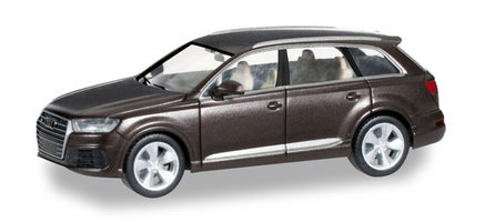 Auto  Audi Q7, argus brown metallic