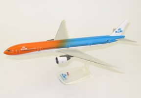 Boeing 777-300ER "Orange Pride" KLM - sf