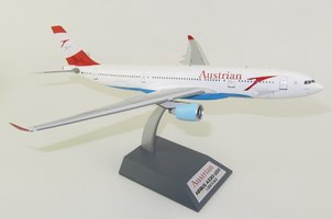 Airbus A330-200 Austrian Airlines so stojančekom
