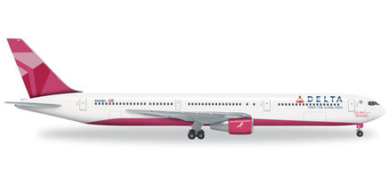 Lietadlo  Boeing 767-400  Delta Air Lines "Pink Plane"