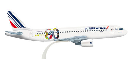 Der Airbus A320 der Air France " 80. Jahrestag "