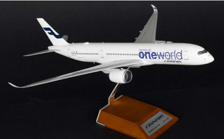Airbus A350-900 Finnair "one world" so stojanom