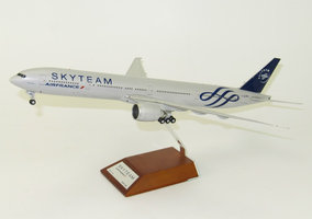 Boeing B777-300ER Air France "SkyTeam" With Stand