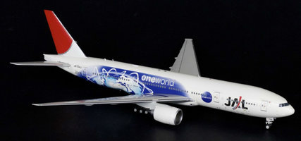 Boeing B777-200 JAL Japan Airlines " One World " mit Standfuß