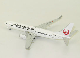 boeing B737-800 JAL Japan Air Lines With Stand