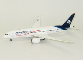 Boeing B787-8 AeroMexico so stojanom