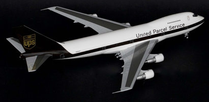 Boeing B747-200SF UPS, United Parcel Service so stojanom