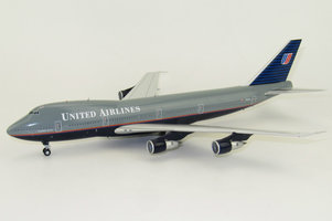 Boeing B747-100 United Airlines "Battleship" so stojanom 