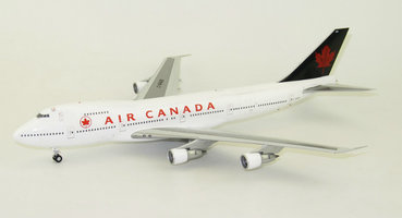 Boeing B747-200 Air Canada so stojanom 