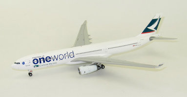 Airbus A330-300 von Cathay Pacific " Oneworld " mit Standfuß