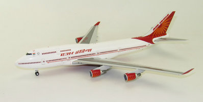 Boeing B747-400 Air India so stojanom