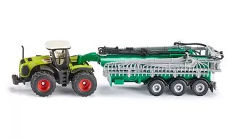 Claas Xerion s návesom cisterna s postrekovačom