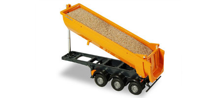 Loading sand for Meiller trailer