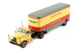 Mack B 61 truck Union Pacific year 1955 beige - red