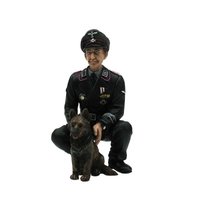 Postavička plukovníka Otto Paetsch a pes