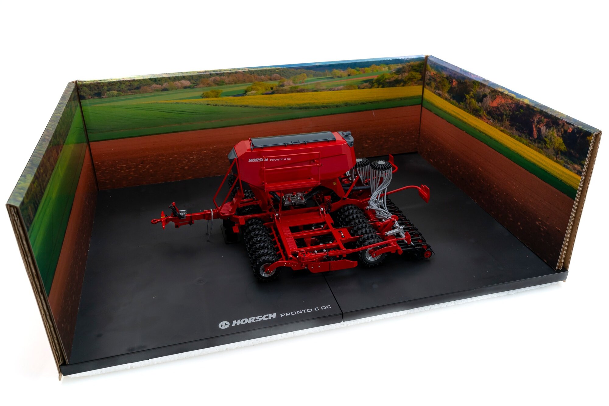 Miniature HORSCH Pronto 6DC - UNIVERSAL HOBBIES 1/32 - Modèle Tracteur Rouge UH6605