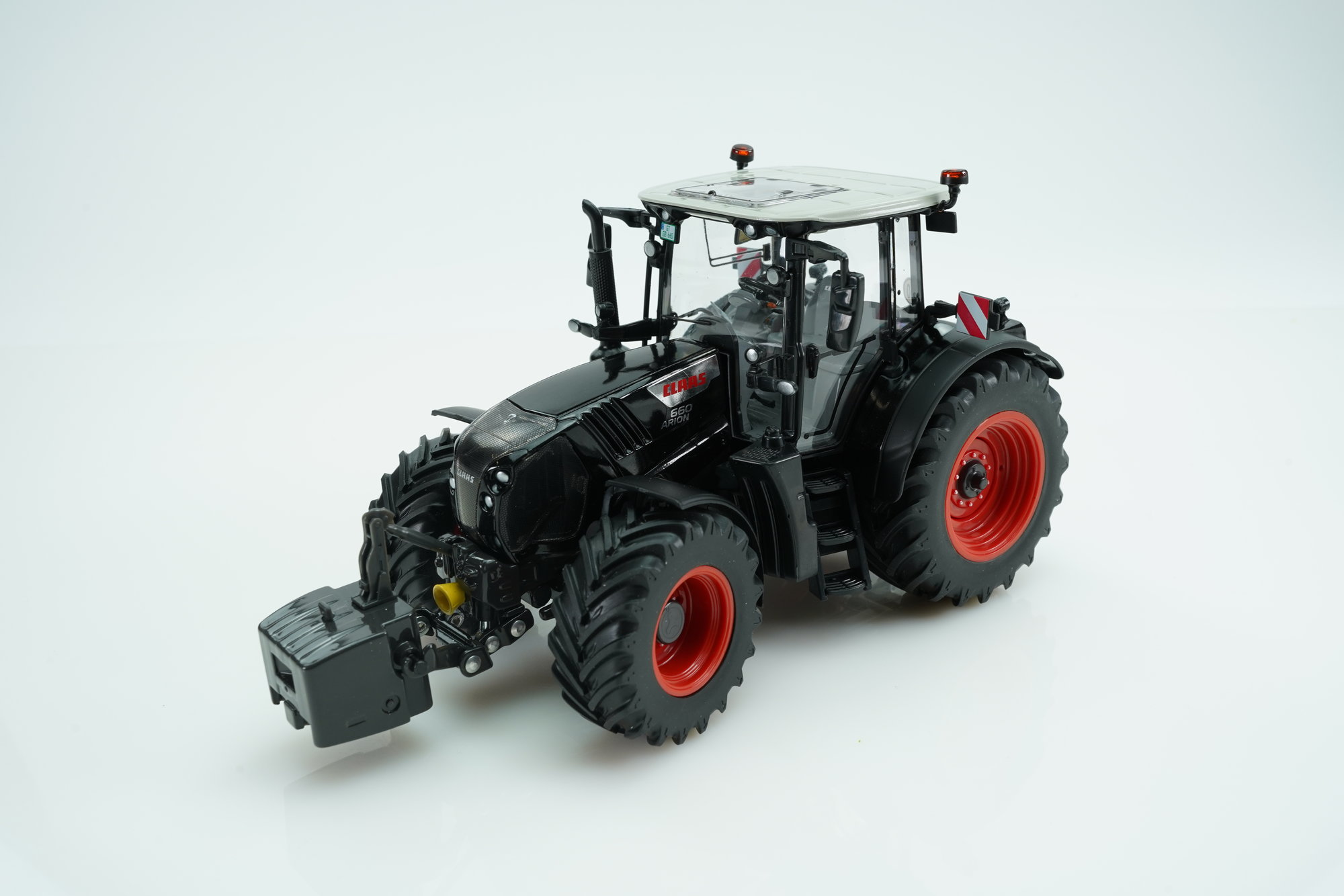 Claas ARION 660 black | Modelsnavigator.com