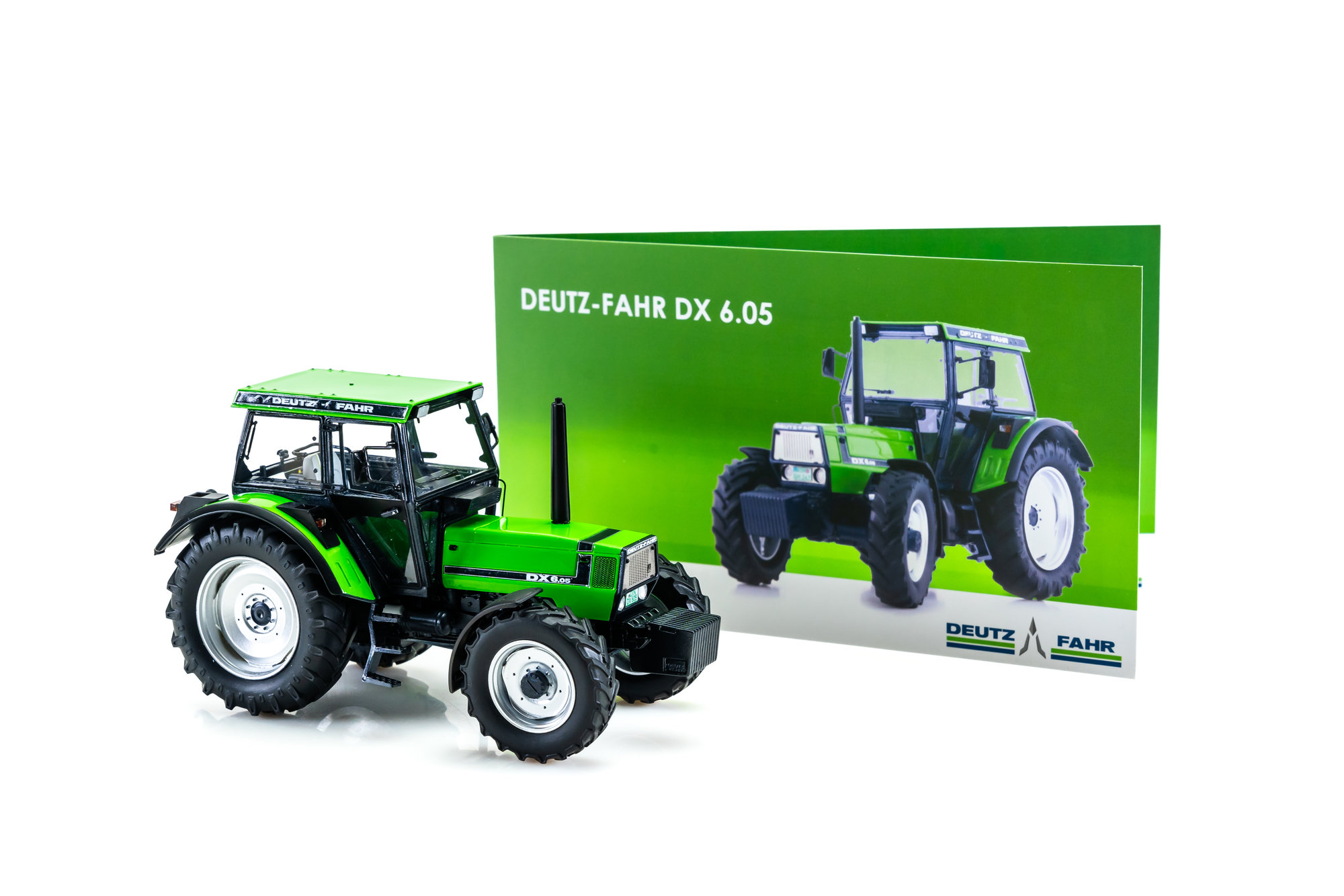 DEUTZ D60 05-4WD フロントローダ&バケット 1/32 Deutz D 60 05 - 4WD - UNIVERSAL HOBBIES