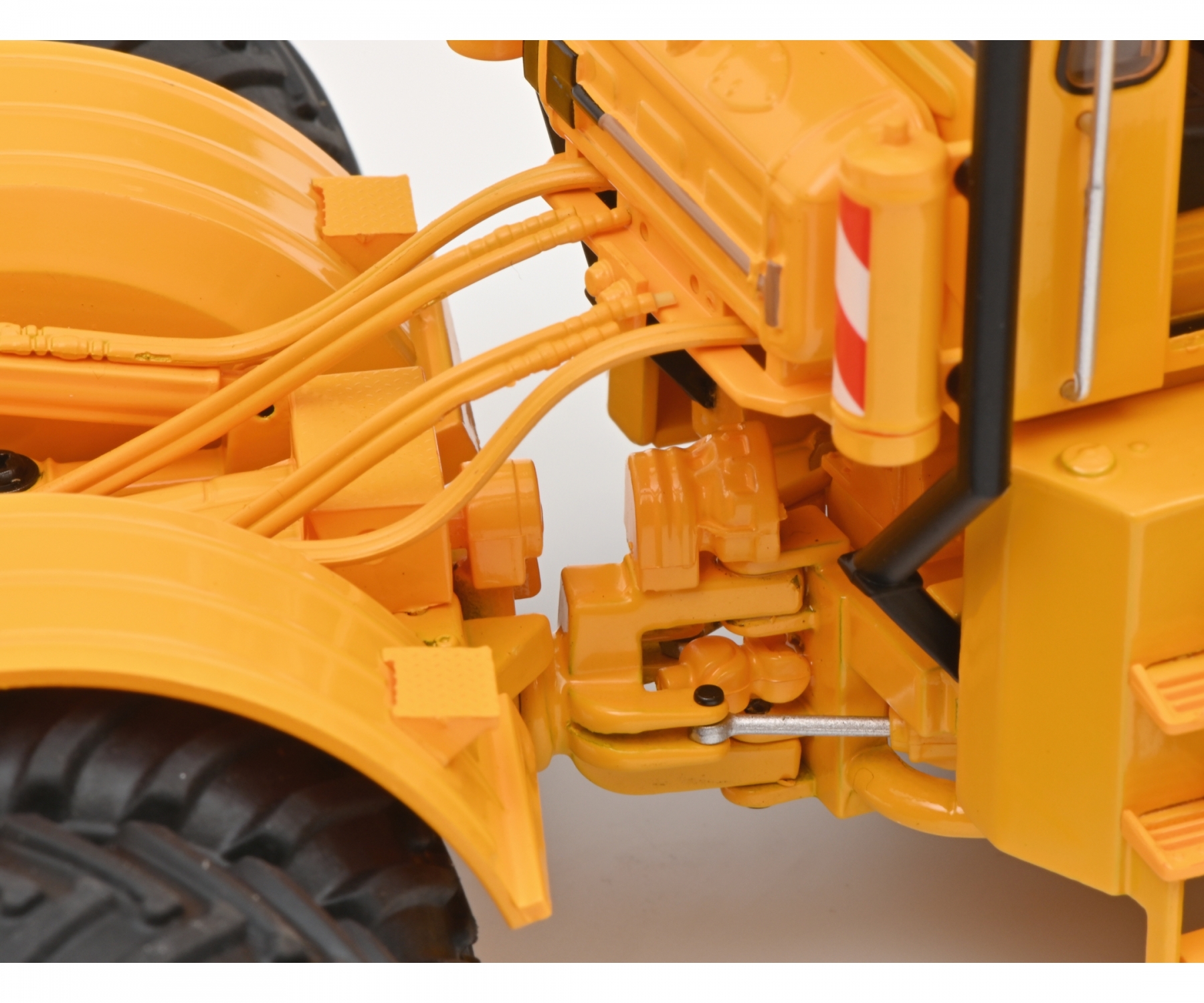 シュコー Schuco 450784500 1/32 Kirovets K700 dbl tires