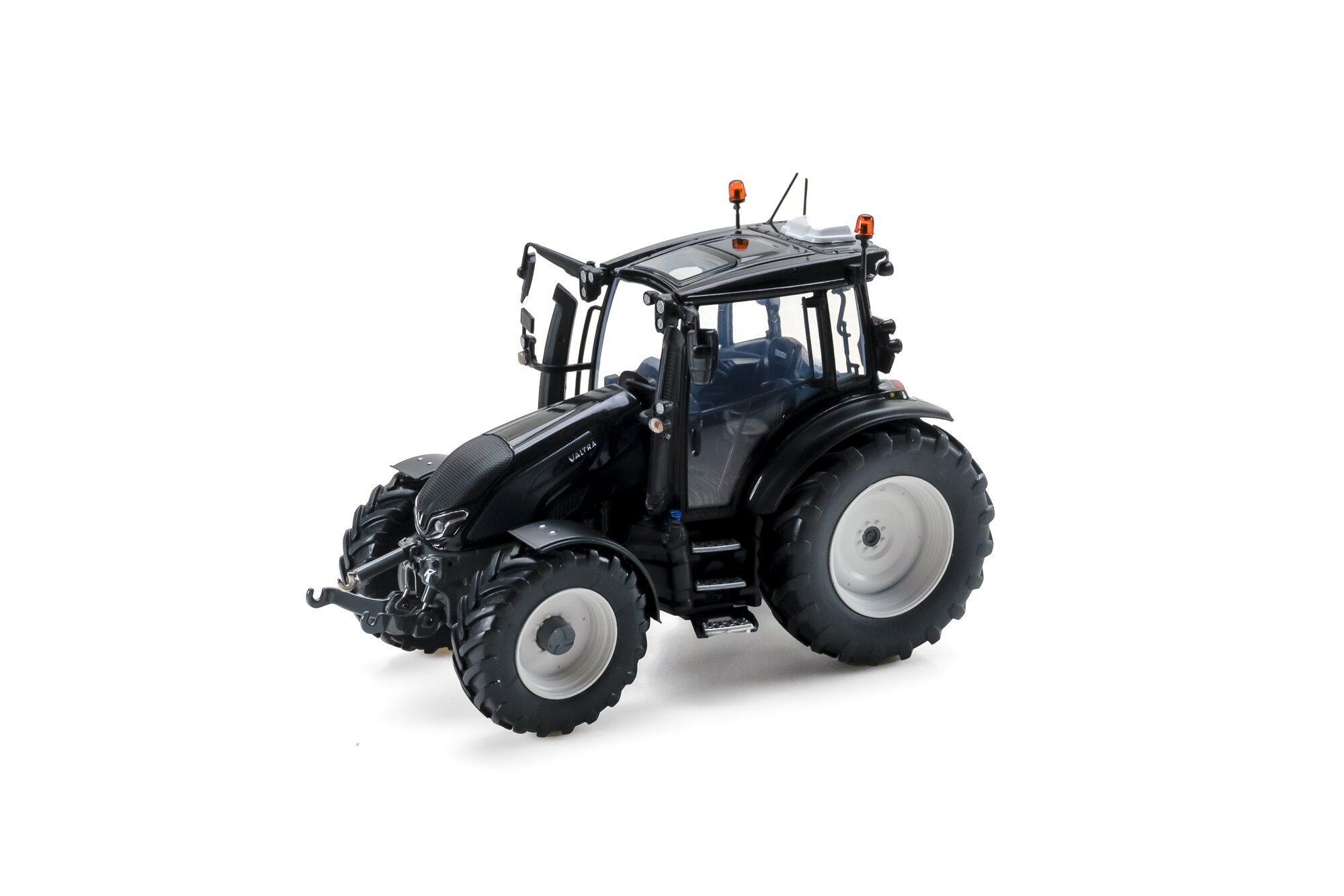 Universal Hobbies TRATTORE VALTRA G135 UNLIMITED MATT BLACK COLOR 1:32
