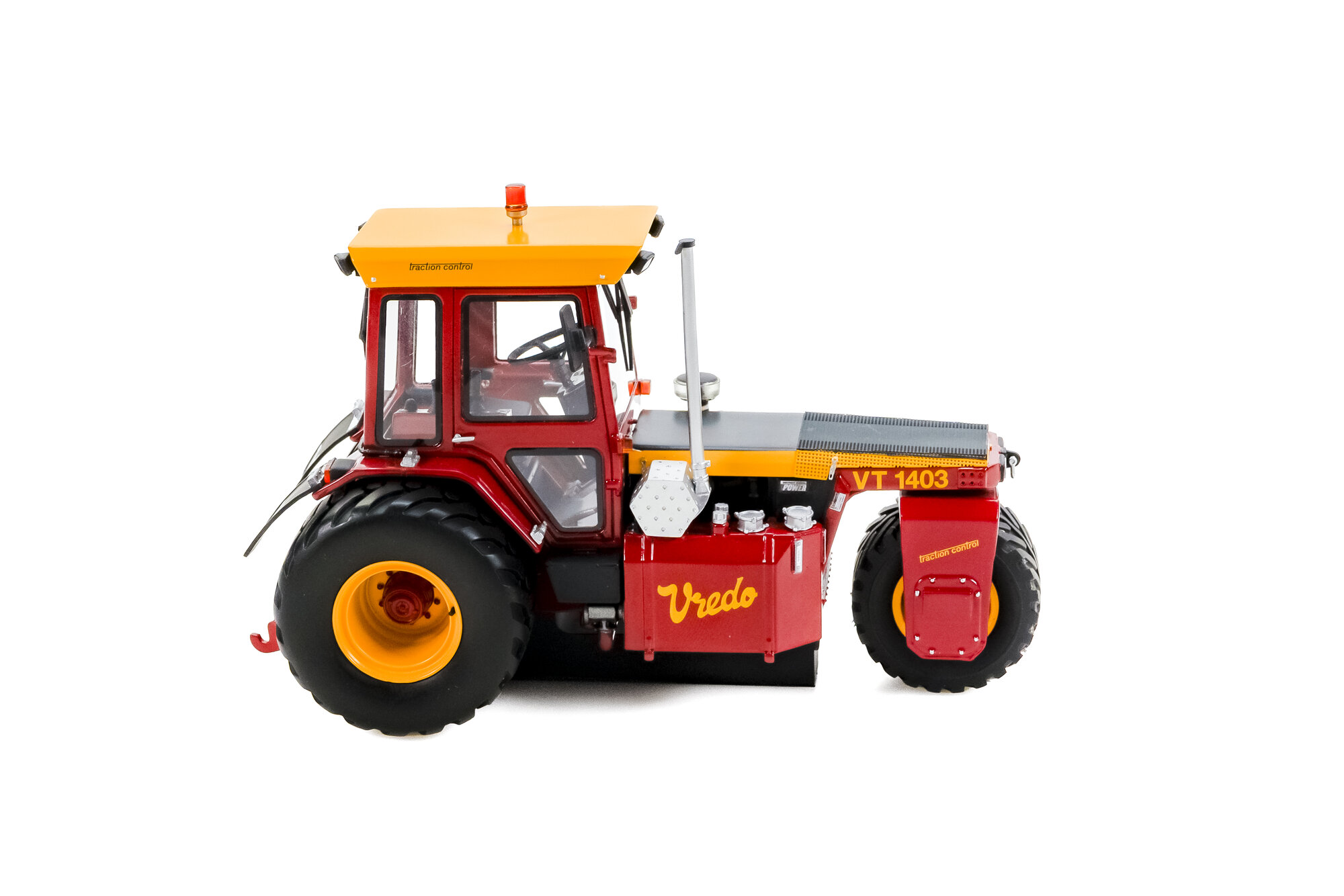 Tracteur Miniature Hollandoto – VREDO VT 1403 1/32 Rouge Résine