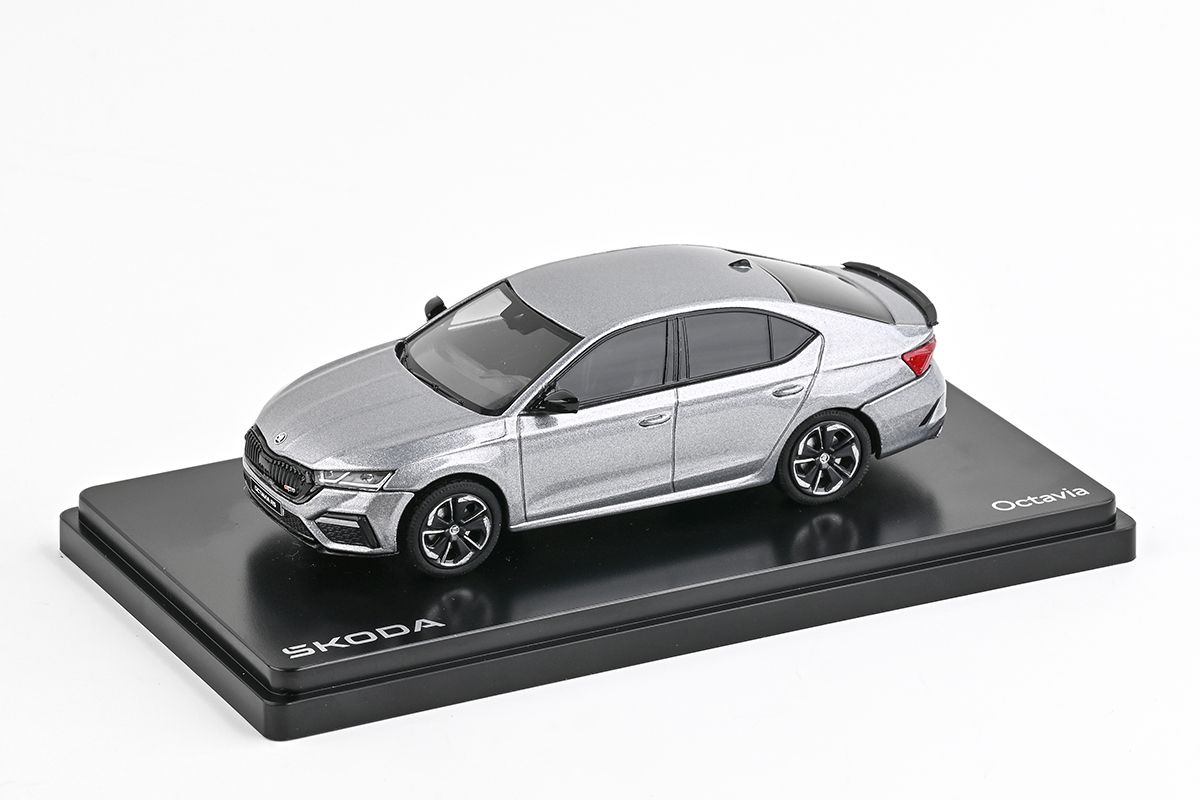 Skoda Octavia IV RS (2020) Gray Quicksilver Metallic