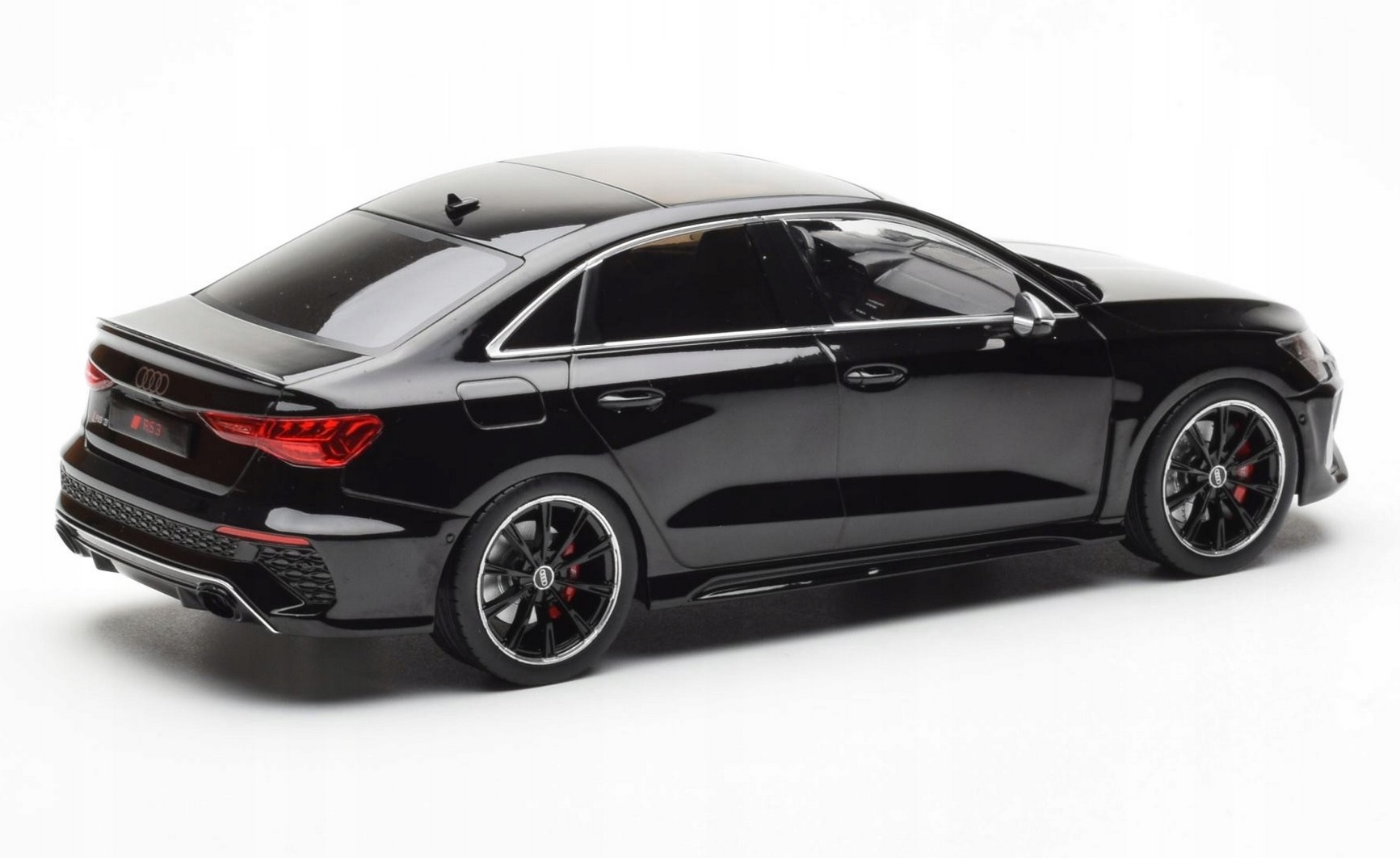 Audi RS3 Limousine 1/43 ミニチュアカー Audi ミニチュアカー