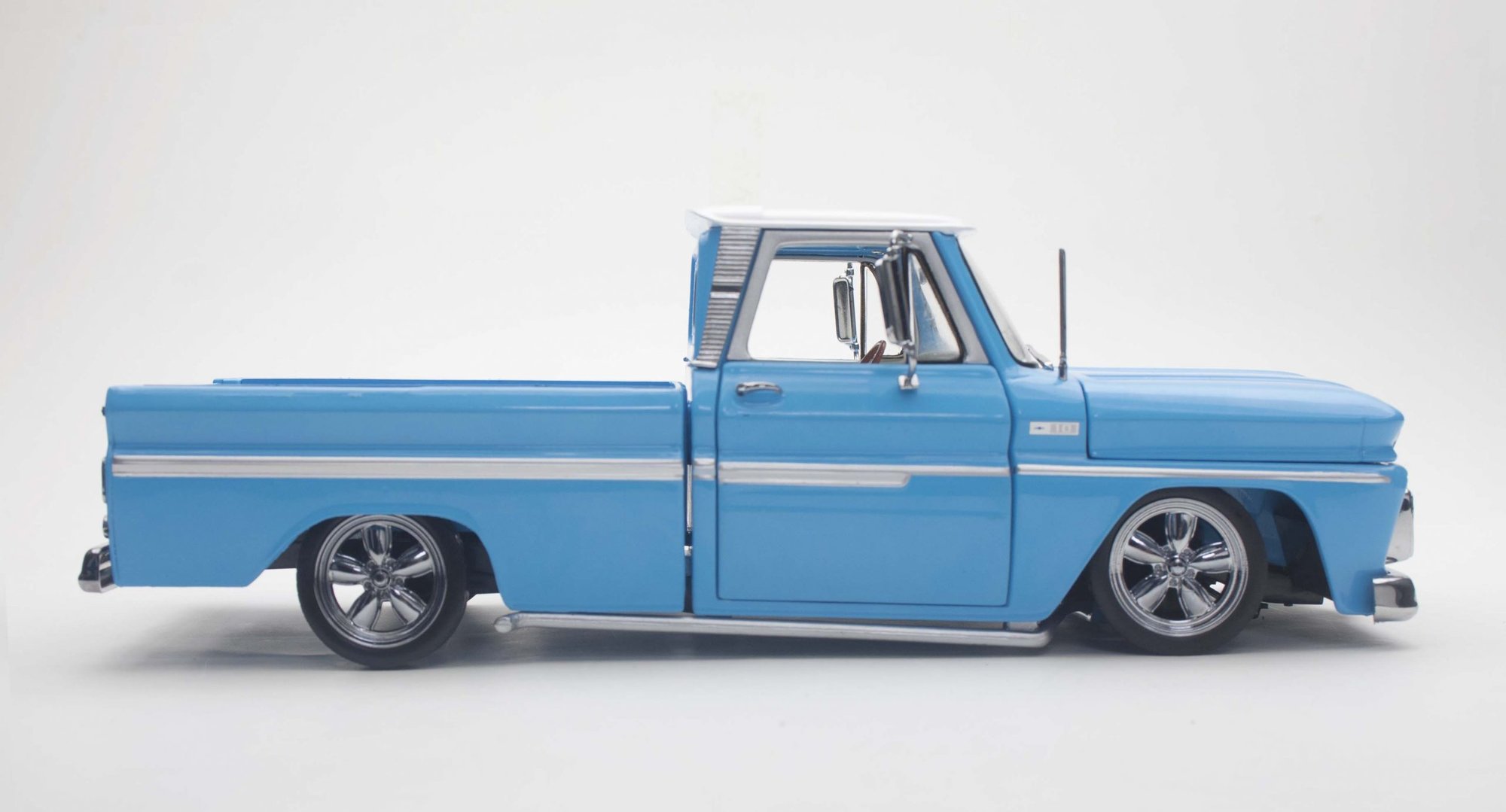 Chevrolet C-10 Stepside Pick Up Low Rider, hellblau, 1965
