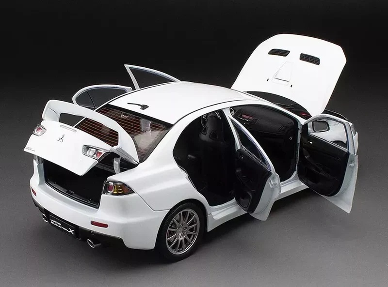 Sun Star 1:18 Mitsubishi Lancer Evolution X in White