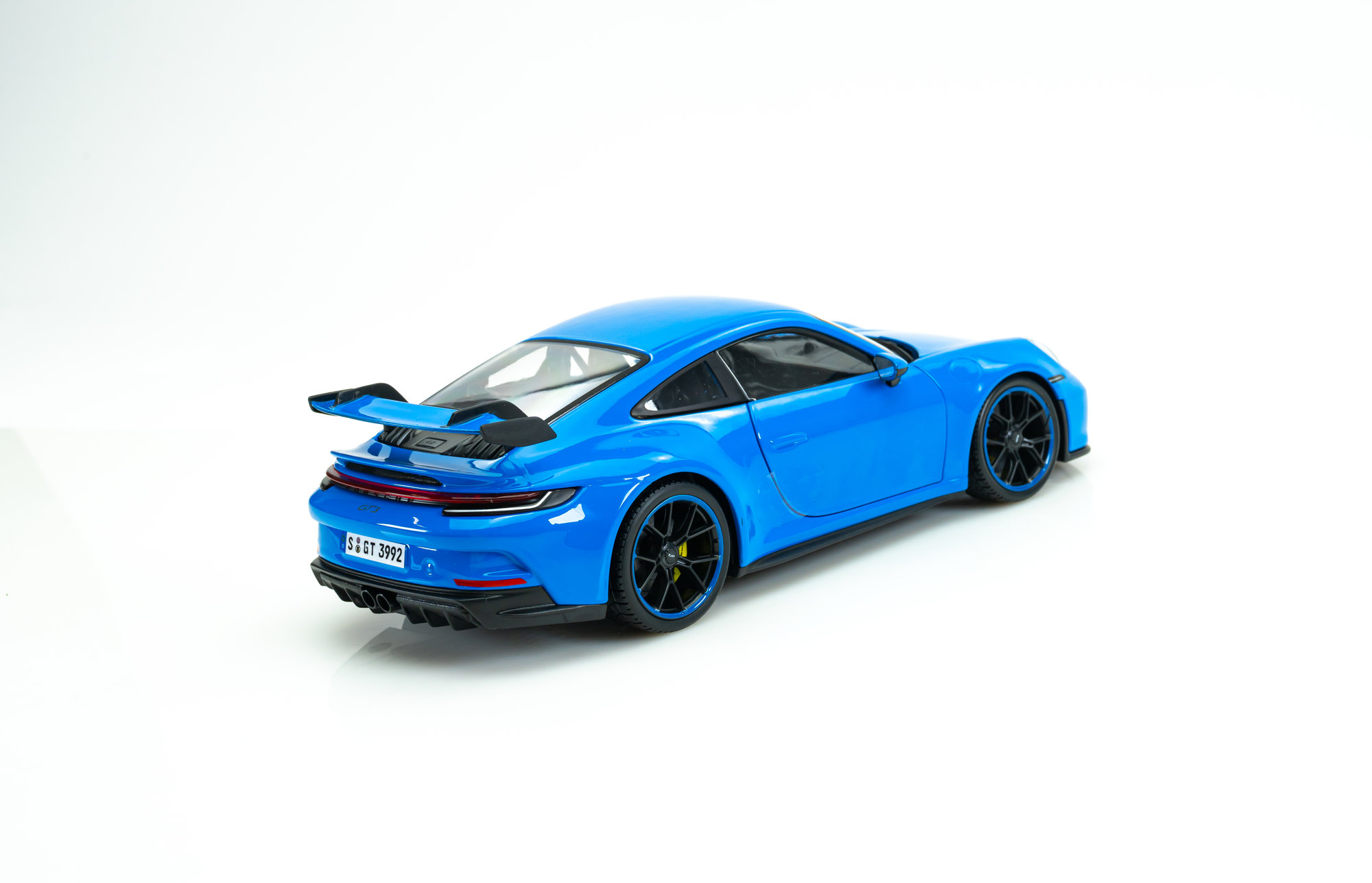 Maisto 2022 Porsche 911 GT3 Blue Special Edition 1-18