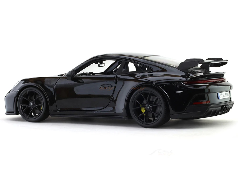Porsche 911 GT3 type 992 2022 Jet Black metallic 1/18 Maisto