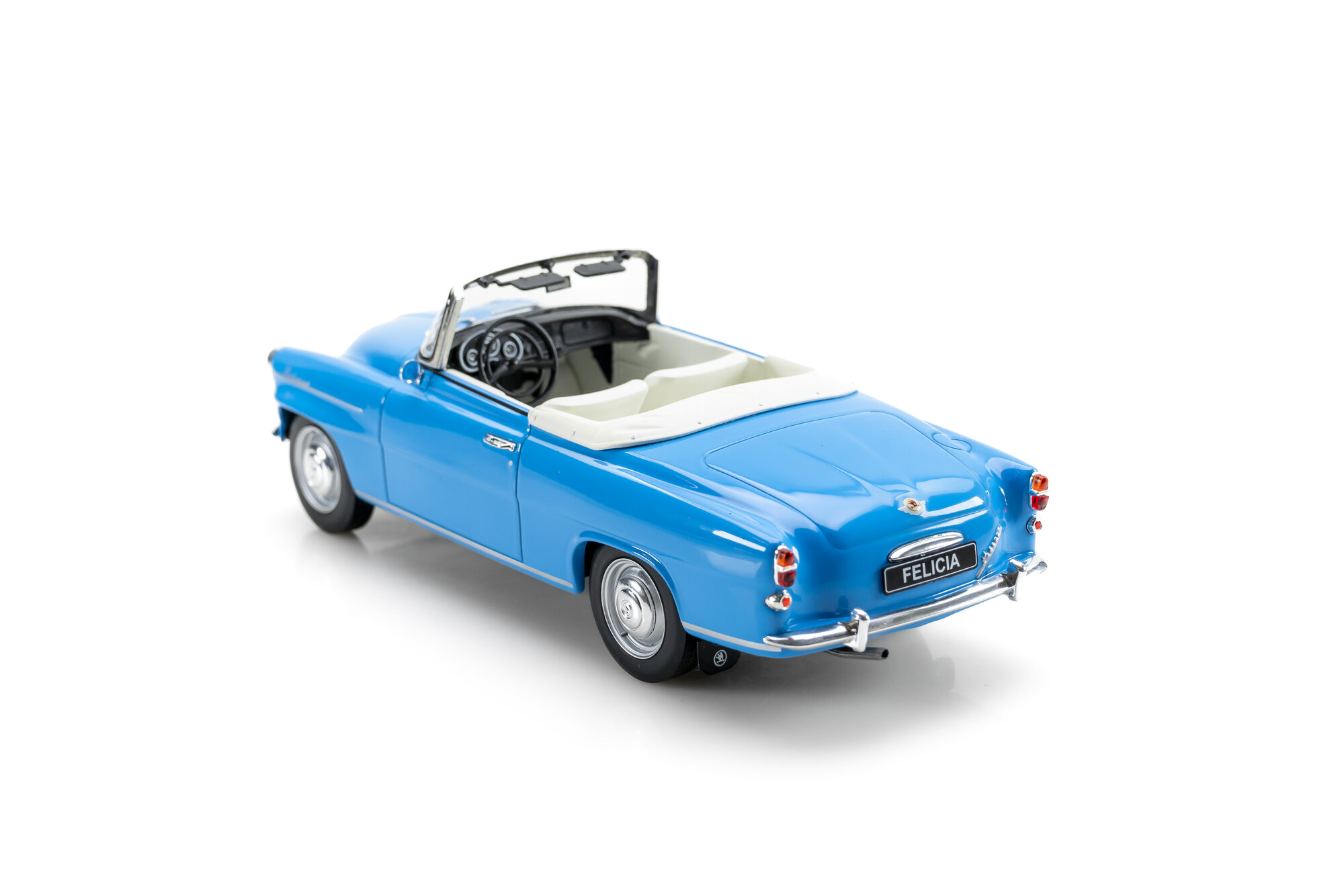Škoda Felicia 2台 ＆ Suprrb 5台 計 7台セット Škoda Felicia 2台 ＆ Suprrb 5台 計 7台セット Amazon.com