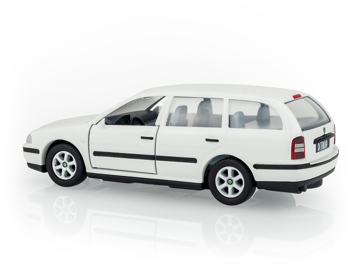 ŠKODA OCTAVIA COMBI WHITE 9P9P | Modelsnavigator.com