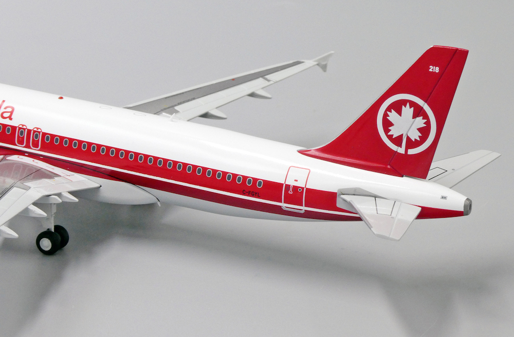 エアカナダ A320-200 スナップ組み立てモデル Airbus A320 Air Canada | Modelsnavigator.com