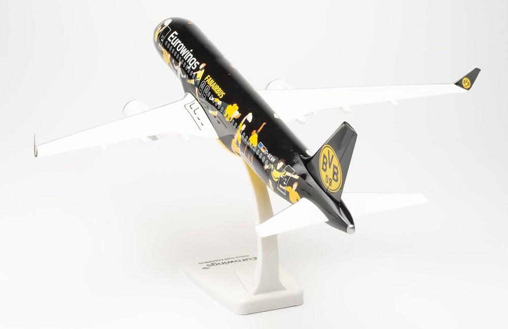 ミニカー　1/100 A320 ユーロウイングス “BVB Fanairbus” D-AEWM スナップフィットモデル [HE613934] Airbus A320 Eurowings 