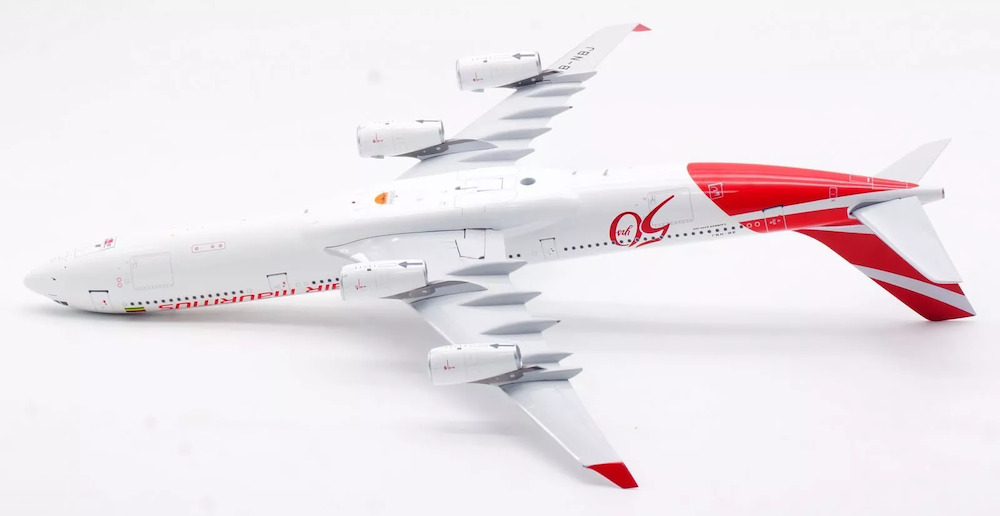 Maquette Airbus A340-300 Gulf Air 31,5 Cm – PVC – Occasion Personnel Navigant