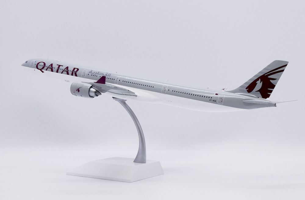 Amazon.com: YANYUESHOP 1/600 Scale Qatar Airways A340-600