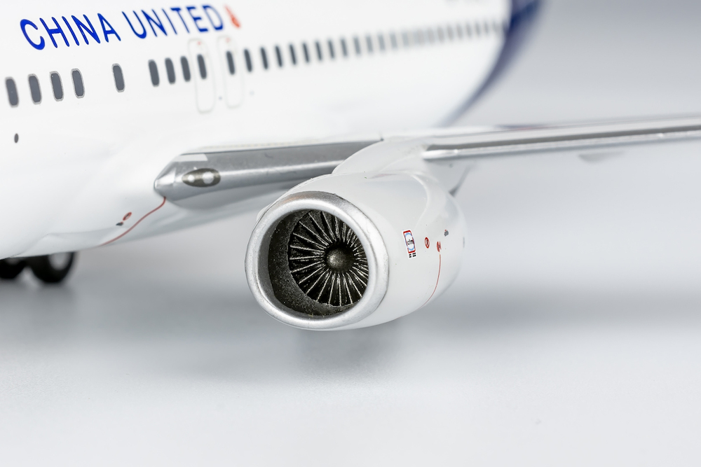 China United （中国聯合航空）Boeing 737 1:80 Boeing 737-800 China United Airlines | Modelsnavigator.com