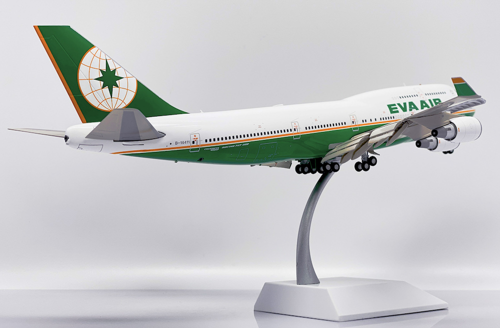 www.JetCollector.com: Eva Air B747-400 with Aviation Tag B