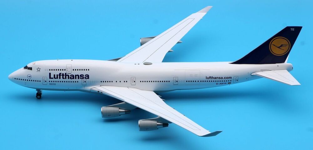 BOEING 747-400 AIRCRAFT W/FLAPS DOWN 