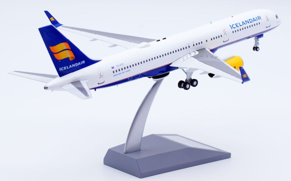 商談品‼️Icelandair ボーイング757 1/200 スケール Icelandair Boeing 757-200 Hekla 1:150 Model – The Boeing Store