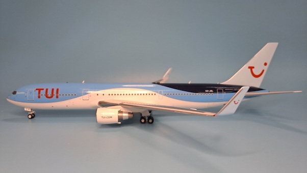 柔らかな質感の Airlines TUI 767-300ER Boeing Belgium Modelsnavigator.com | 航空機・ヘリコプター