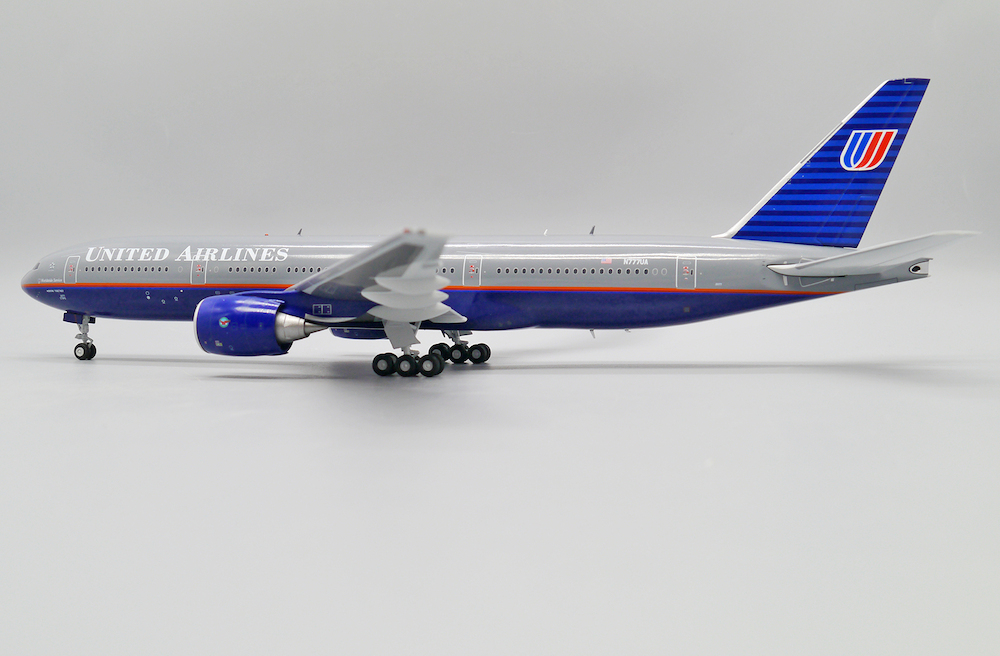 Boeing 777-200 United Airlines 