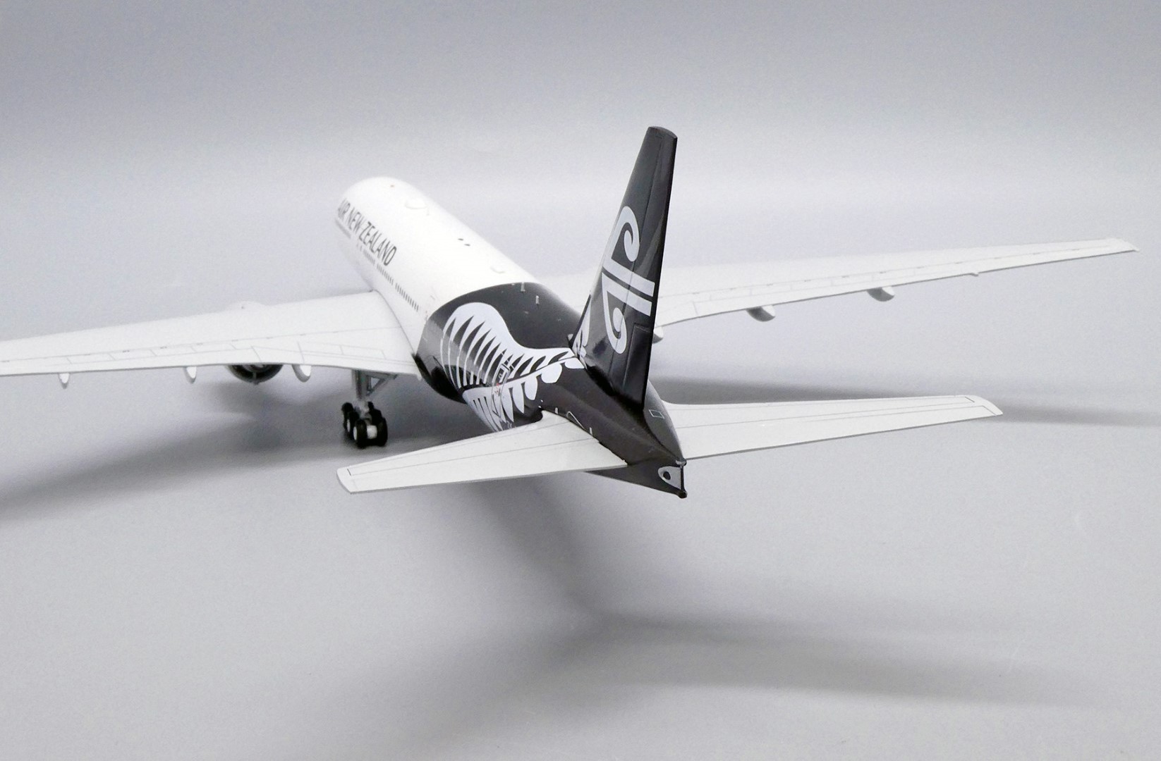 Boeing 777-200ER モデル 1/200 ScaleModelStore.com :: JC Wings 1:200 - XX2149 - Air New