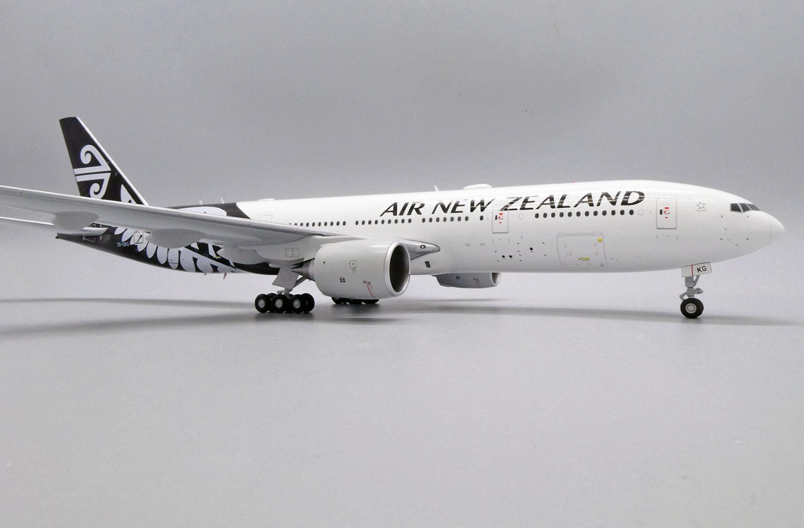 値下げ中　日本航空Boeing777-200ER 4967834108011.jpg