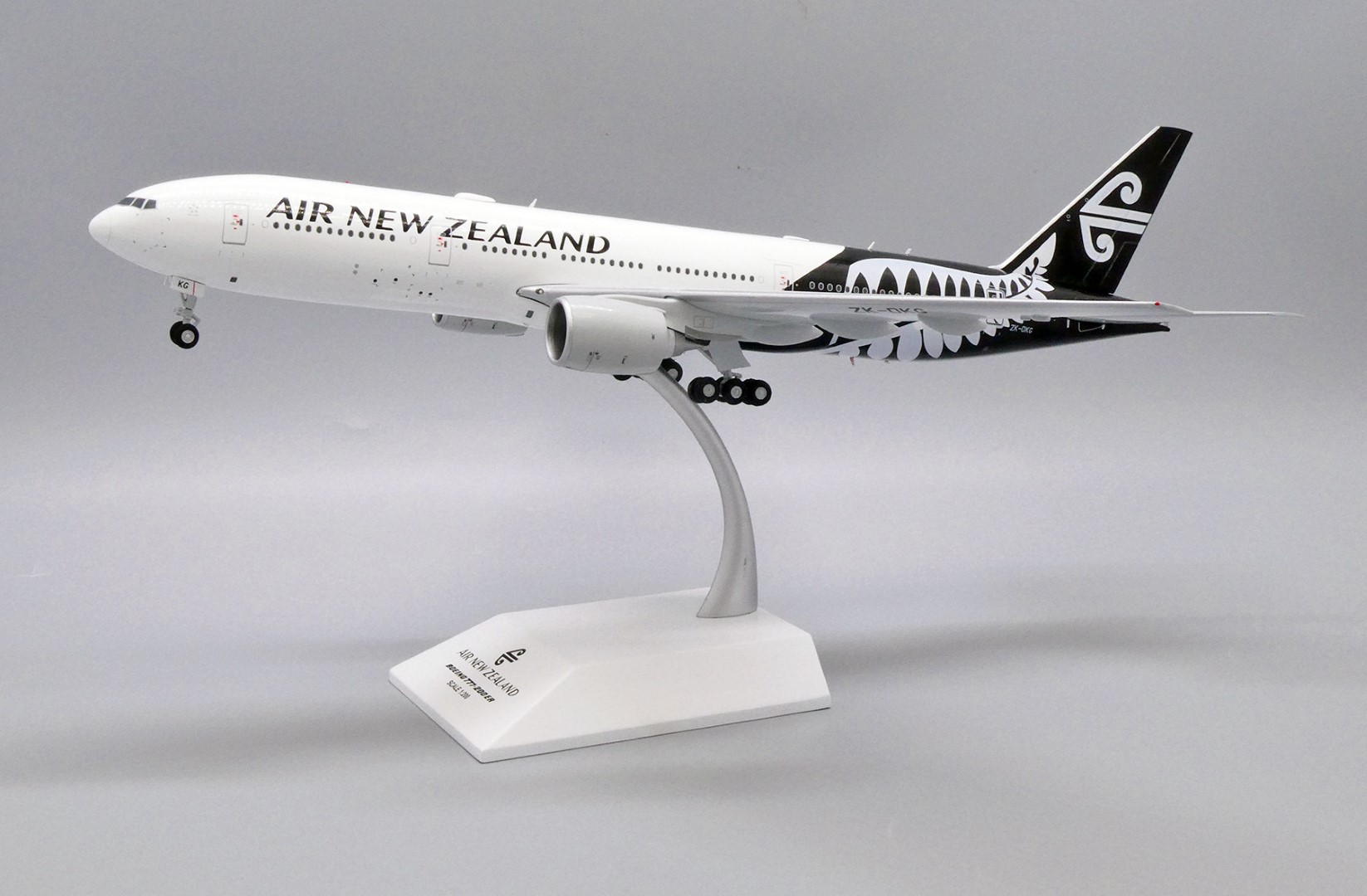 【あゆ】LX B777-300ER モデル 1/200 あゆ】LX B777-300ER モデル 1/200 Amazon.com: Hasegawa 1/200