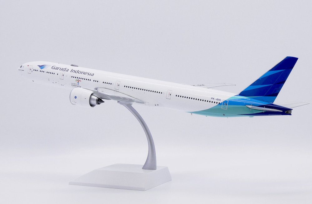 航空機・ヘリコプター Boeing 777-300ER Garuda Indonesia PK-GIE 3840px-Garuda_Indonesia,