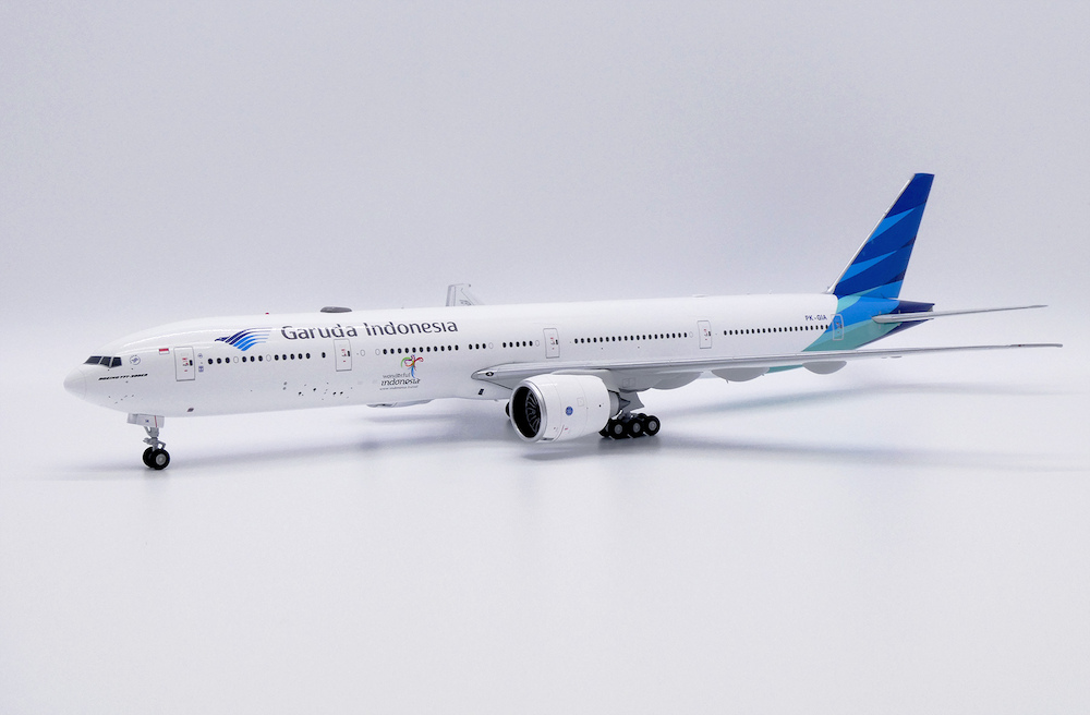 航空機・ヘリコプター Boeing 777-300ER Garuda Indonesia PK-GIE Garuda Indonesia Boeing 777-300ER PK-GIE at Amsterdam - Schiphol