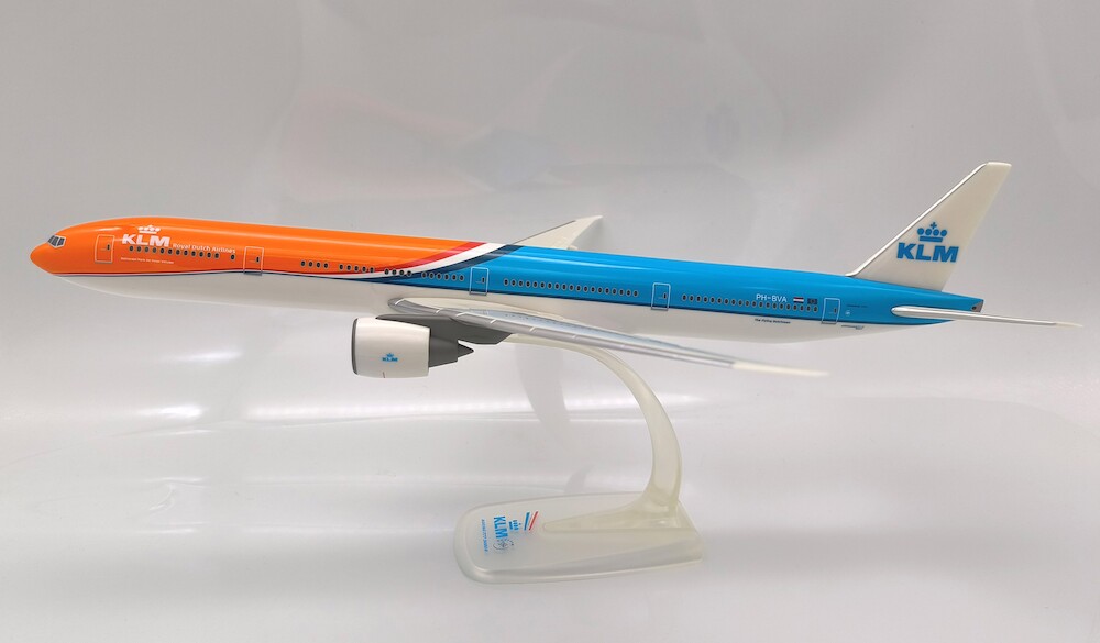 航空機・ヘリコプター KLM Orange Pride Boeing 777-300 1/200 Amazon.com: Skymarks Daron KLM 777-300ER Orange Pride w/Gear